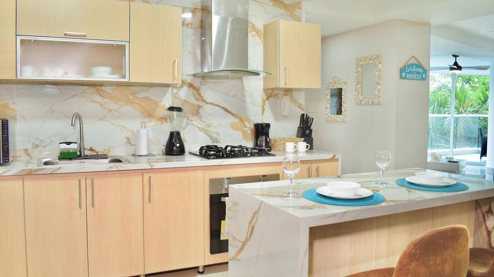 Apartamento Exclusivo De Lujo Frente Al Mar En Morros, Con Acceso Directo Y Privado A La Mejor Playa De