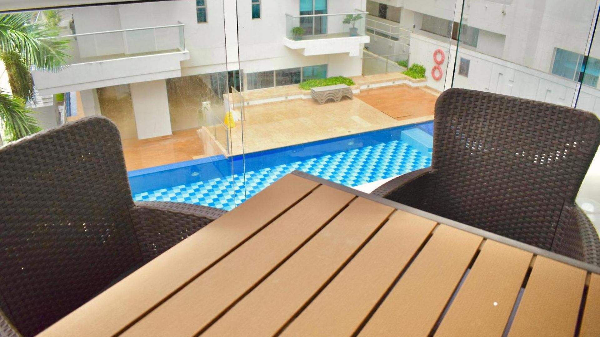 Apartamento Exclusivo De Lujo Frente Al Mar En Morros, Con Acceso Directo Y Privado A La Mejor Playa De