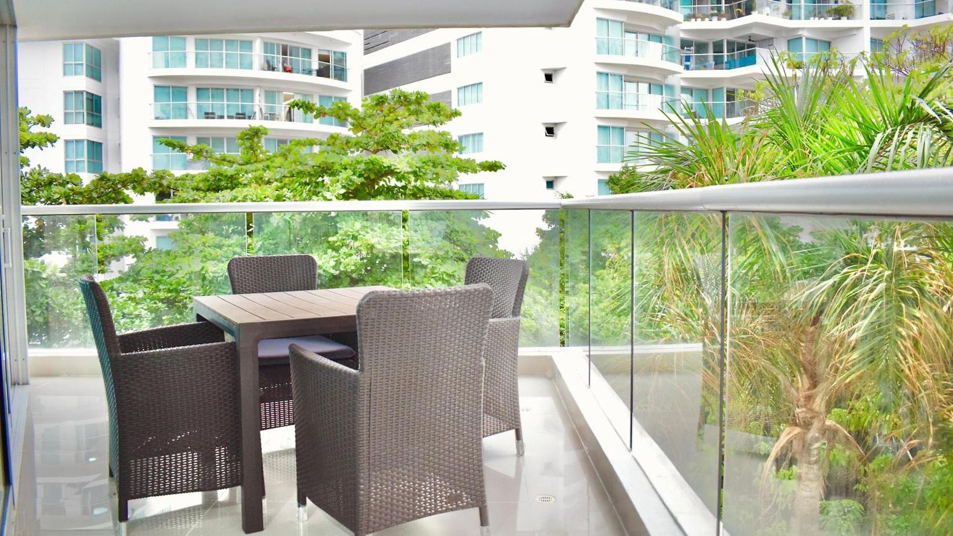 Apartamento Exclusivo De Lujo Frente Al Mar En Morros, Con Acceso Directo Y Privado A La Mejor Playa De
