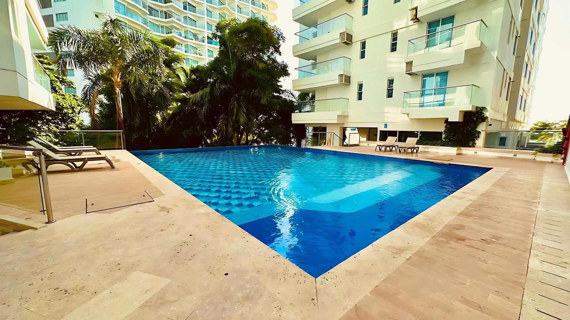 Apartamento Exclusivo De Lujo Frente Al Mar En Morros, Con Acceso Directo Y Privado A La Mejor Playa De