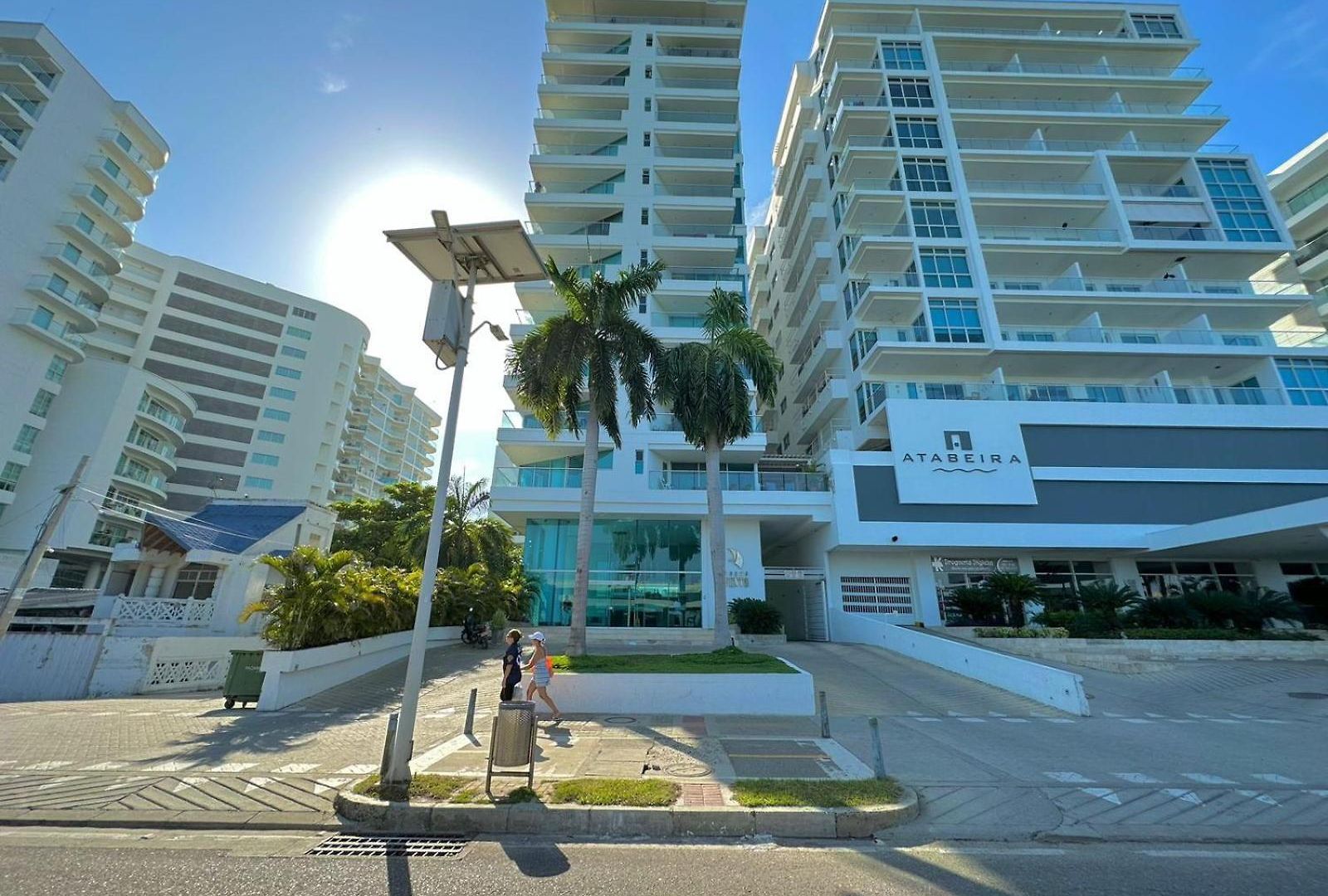 Apartamento Exclusivo De Lujo Frente Al Mar En Morros, Con Acceso Directo Y Privado A La Mejor Playa De