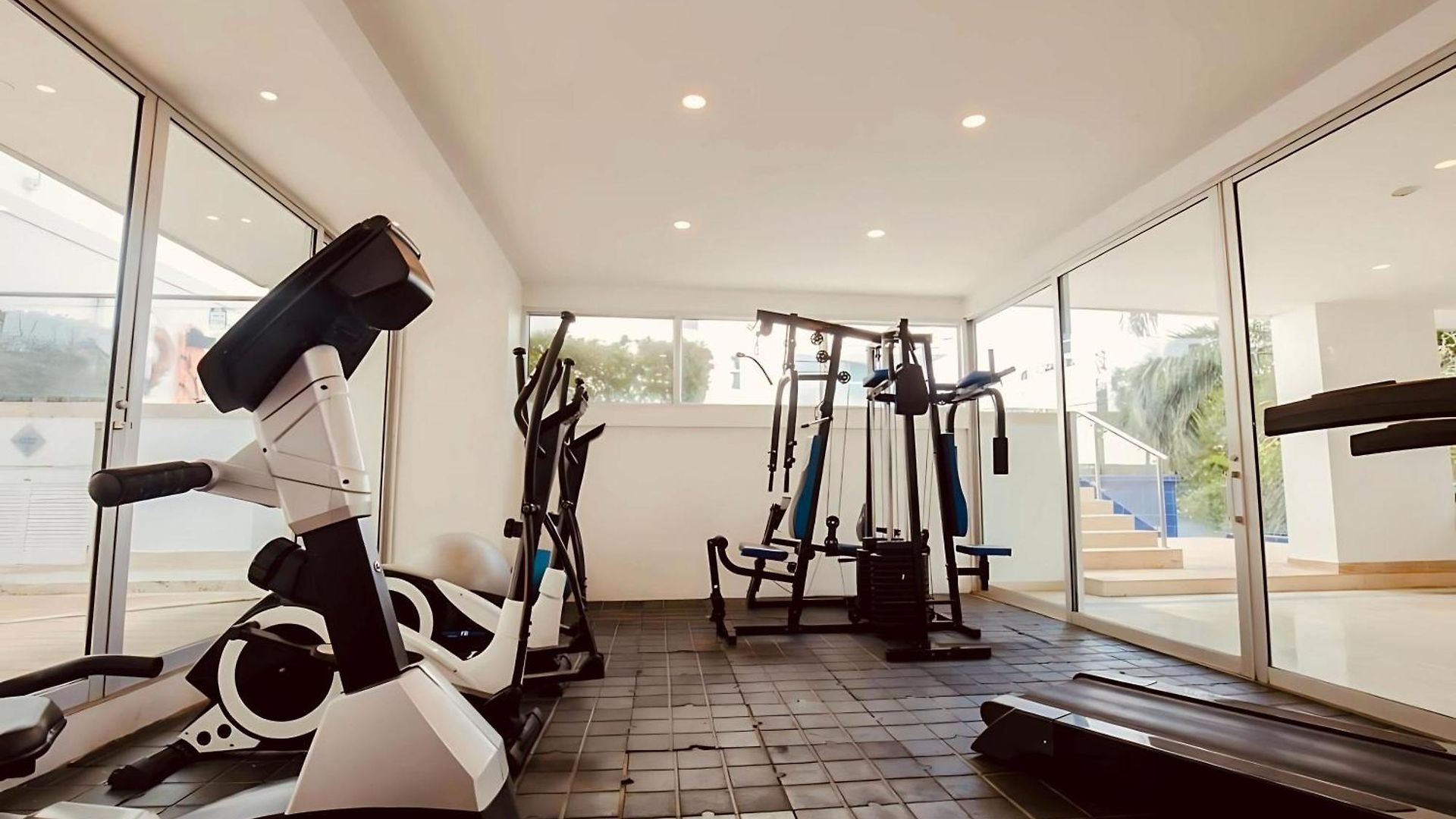 Exclusivo De Lujo Frente Al Mar En Morros, Con Acceso Directo Y Privado A La Mejor Playa De Apartamento
