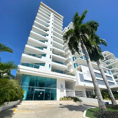 Apartamento Exclusivo De Lujo Frente Al Mar En Morros, Con Acceso Directo Y Privado A La Mejor Playa De
