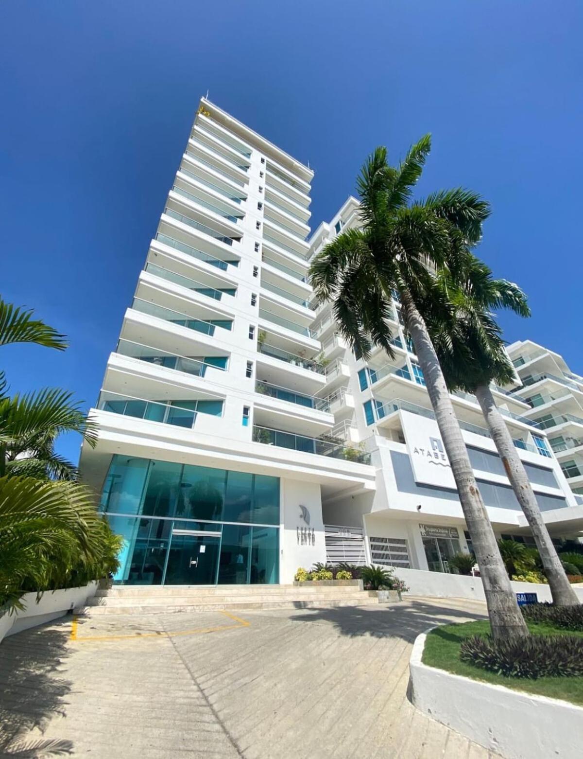 Apartamento Exclusivo De Lujo Frente Al Mar En Morros, Con Acceso Directo Y Privado A La Mejor Playa De