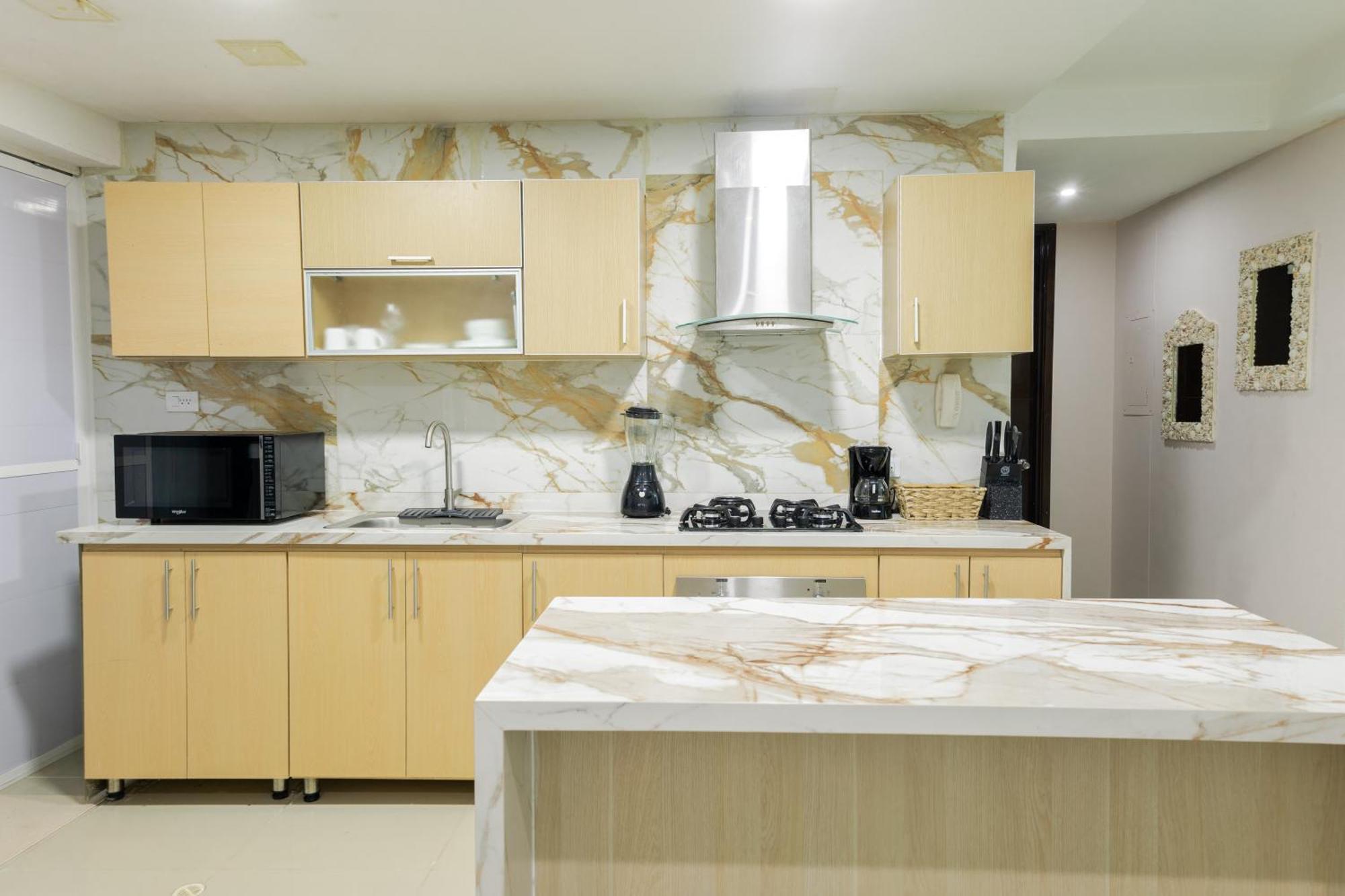 Apartamento Exclusivo De Lujo Frente Al Mar En Morros, Con Acceso Directo Y Privado A La Mejor Playa De