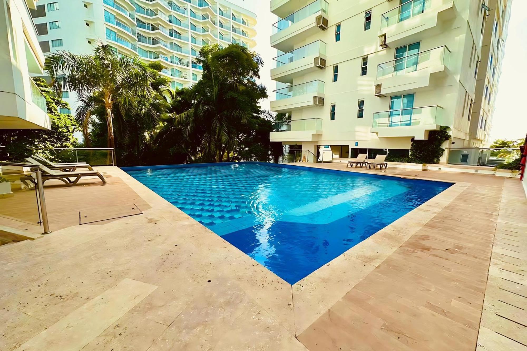 Apartamento Exclusivo De Lujo Frente Al Mar En Morros, Con Acceso Directo Y Privado A La Mejor Playa De